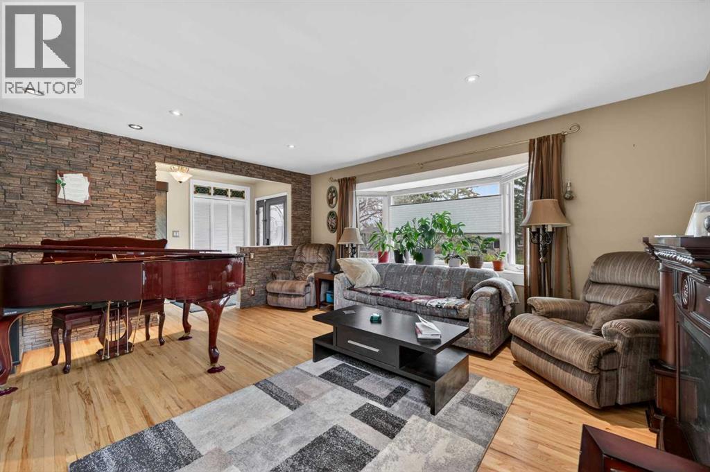 2023 Glenwood Drive SW