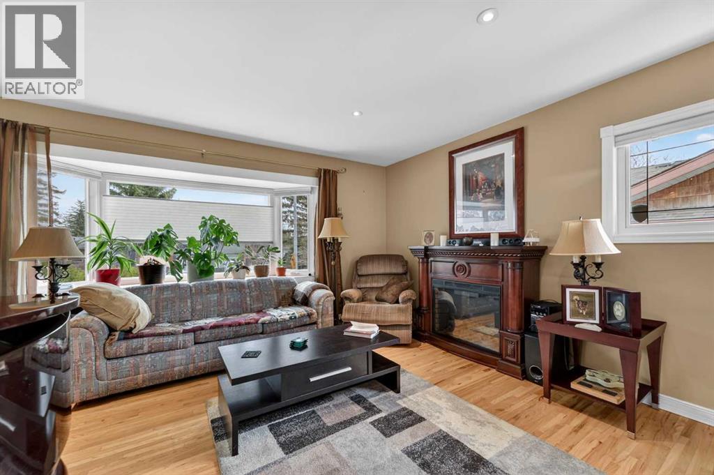 2023 Glenwood Drive SW