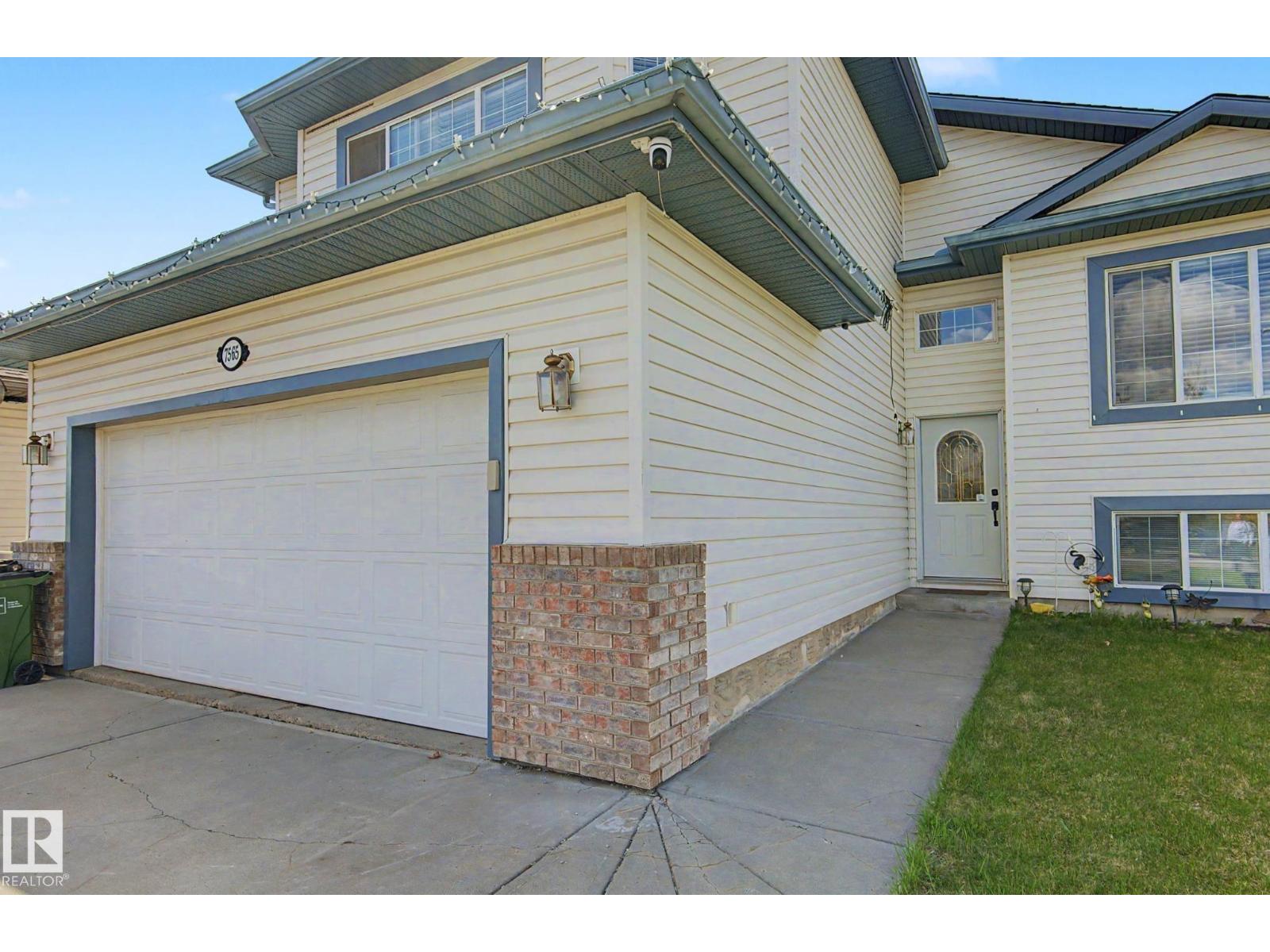 7565 165A AV NW