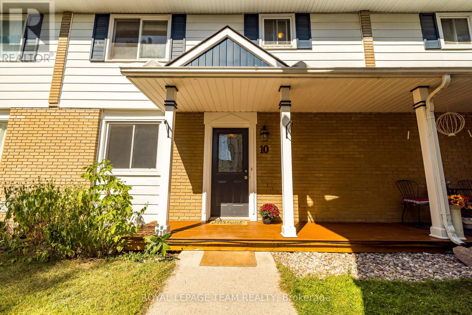 10 - 105 PARKINSON ST STREET