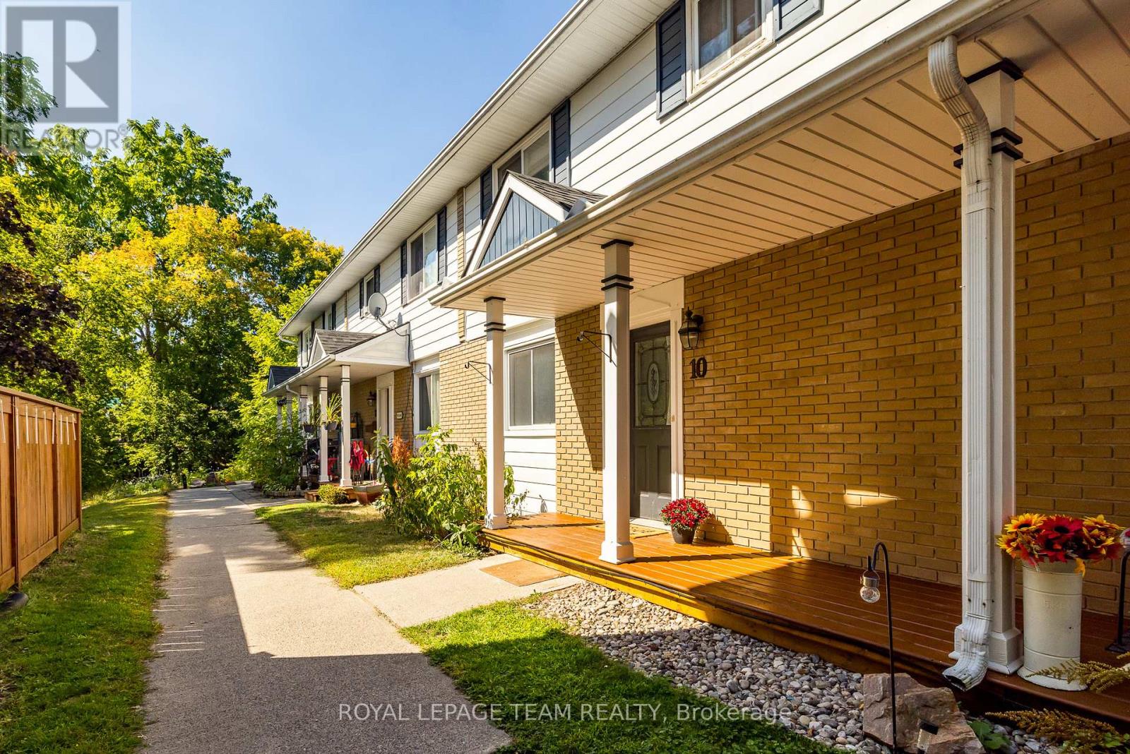 10 - 105 PARKINSON ST STREET