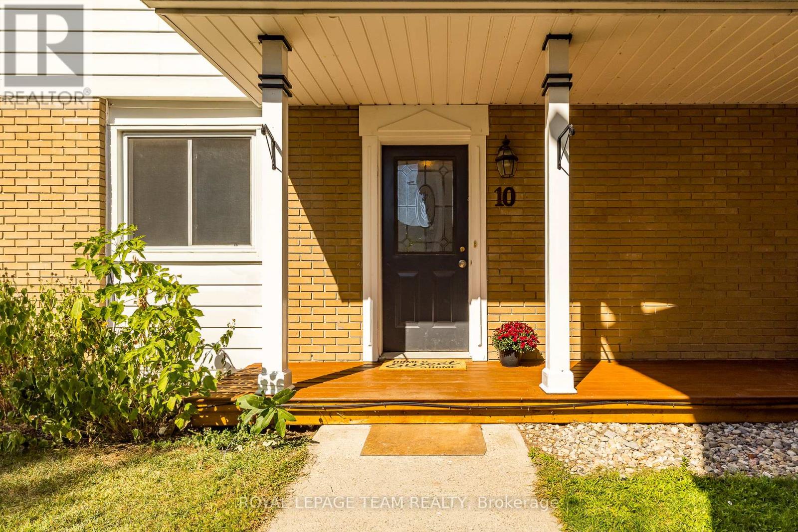 10 - 105 PARKINSON ST STREET