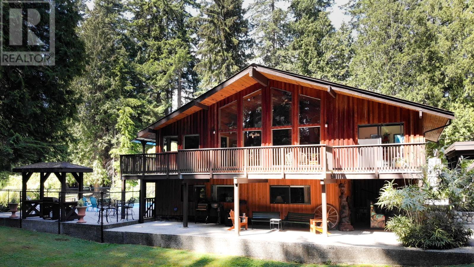 1371 SUNSHINE COAST HIGHWAY