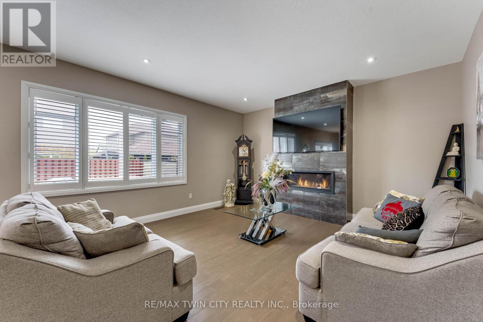 86 WOODBERRY CRESCENT