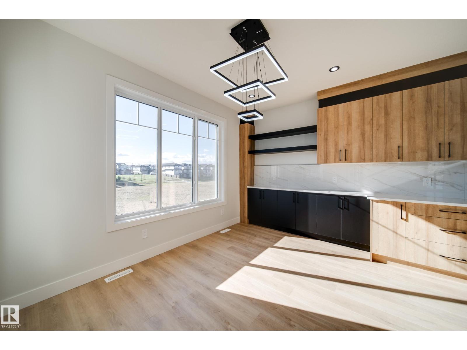 8511 183 AV NW NW