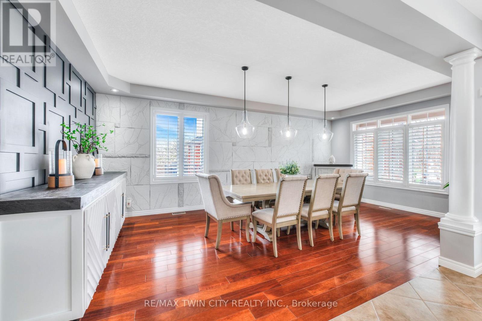 928 MANORBROOK COURT