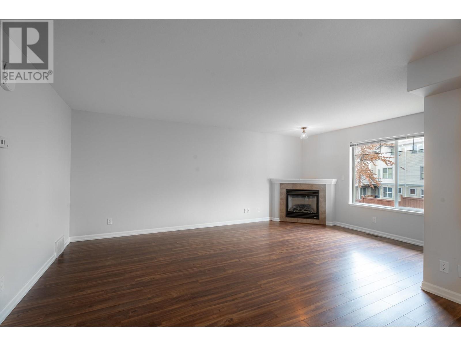 1900 HUGH ALLAN Drive Unit# 18