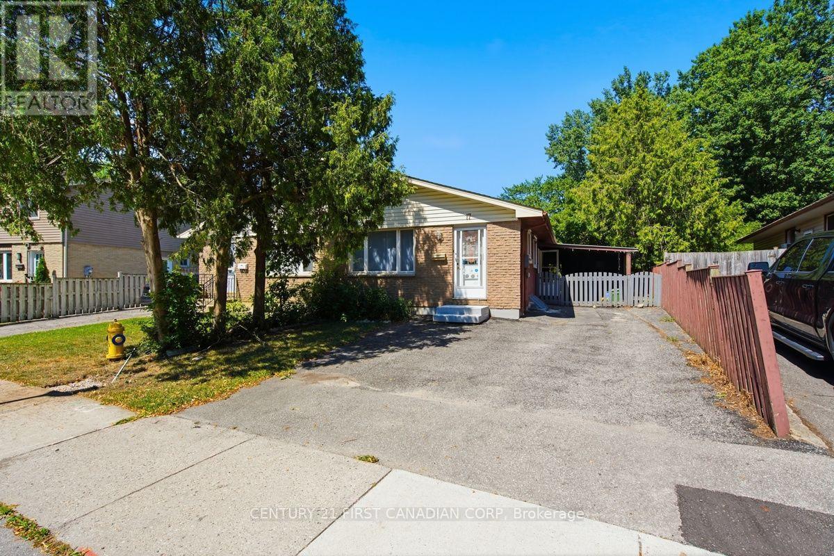 17 EDGEMERE CRESCENT