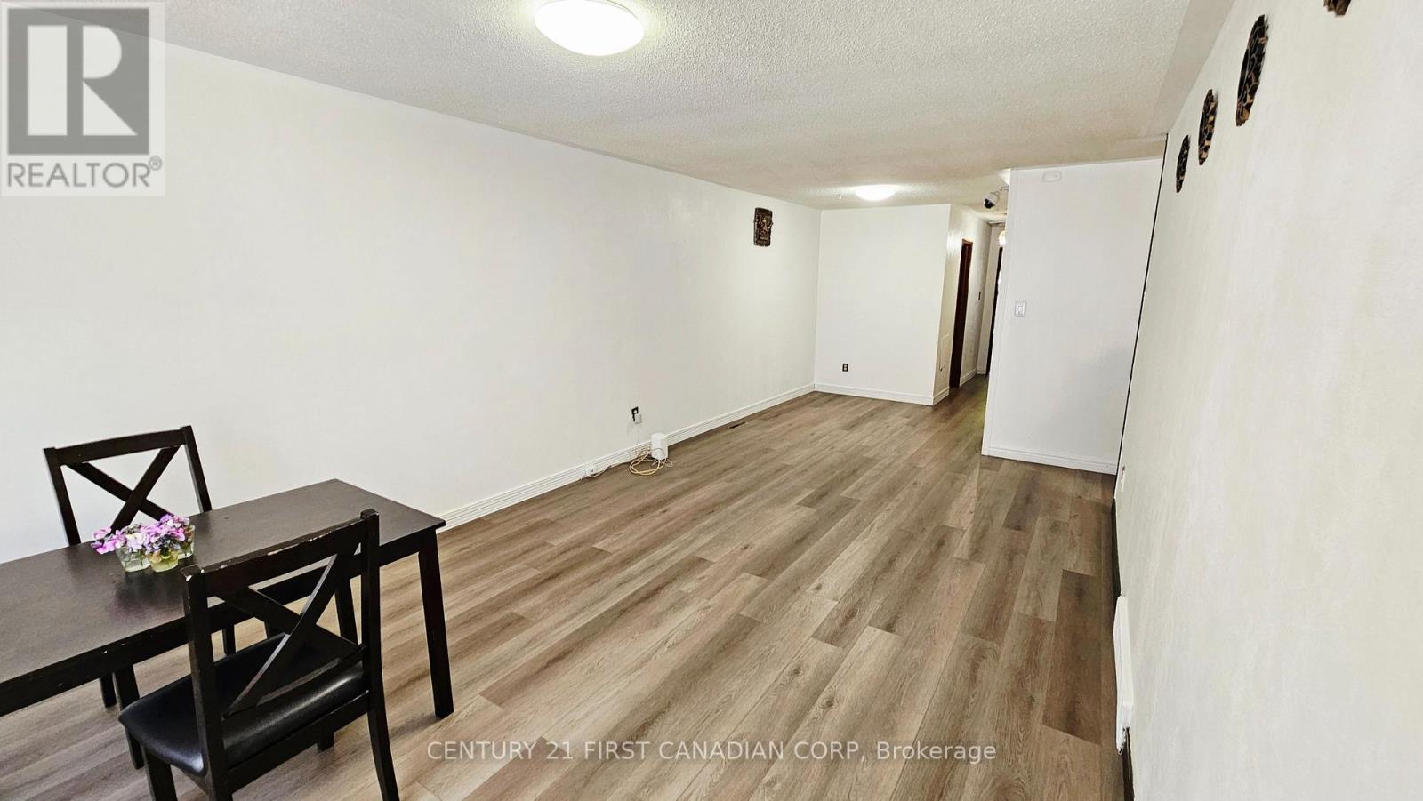 17 EDGEMERE CRESCENT