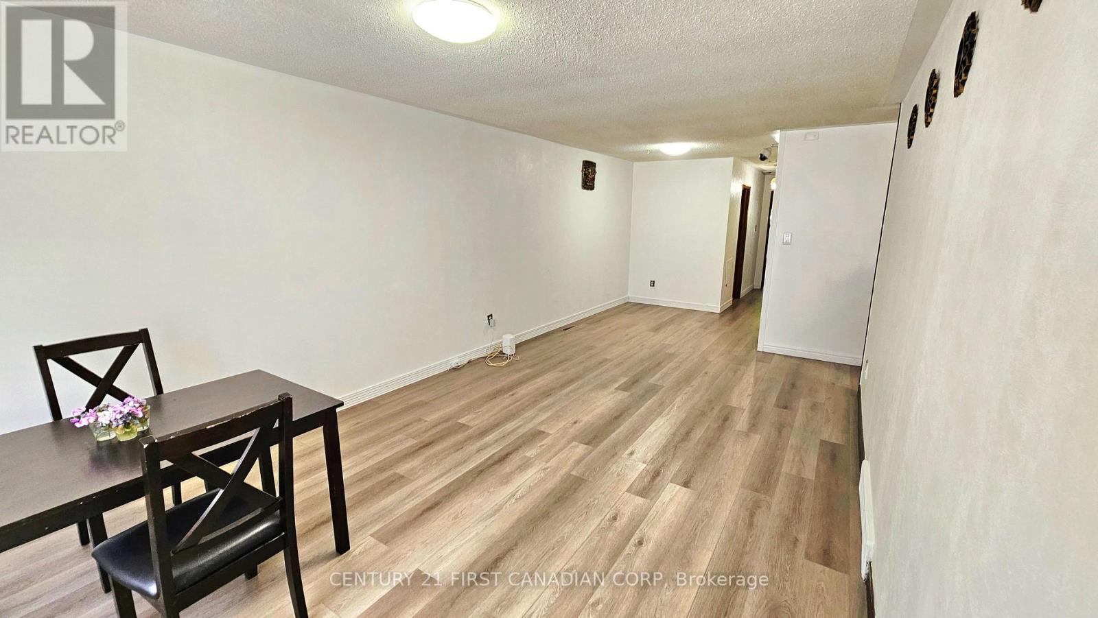 17 EDGEMERE CRESCENT