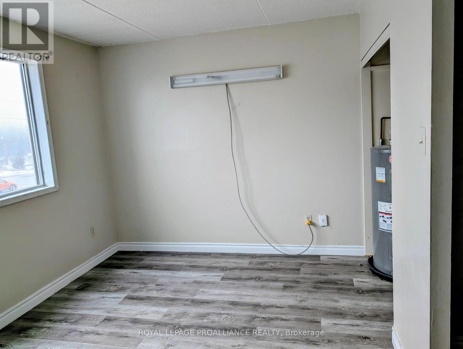 13 - 1837 LANSDOWNE STREET W