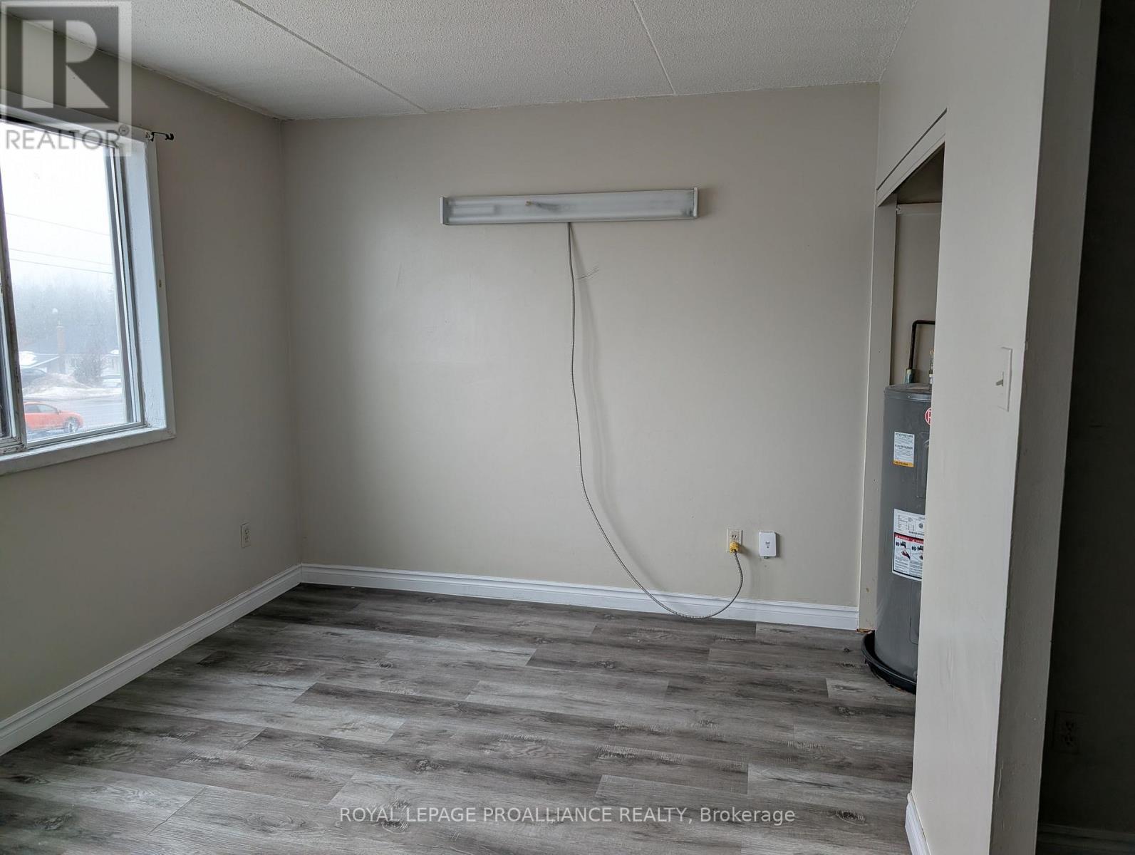 13 - 1837 LANSDOWNE STREET W