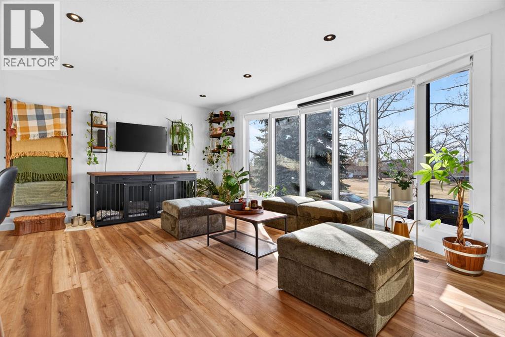 2155 Mackid Crescent NE