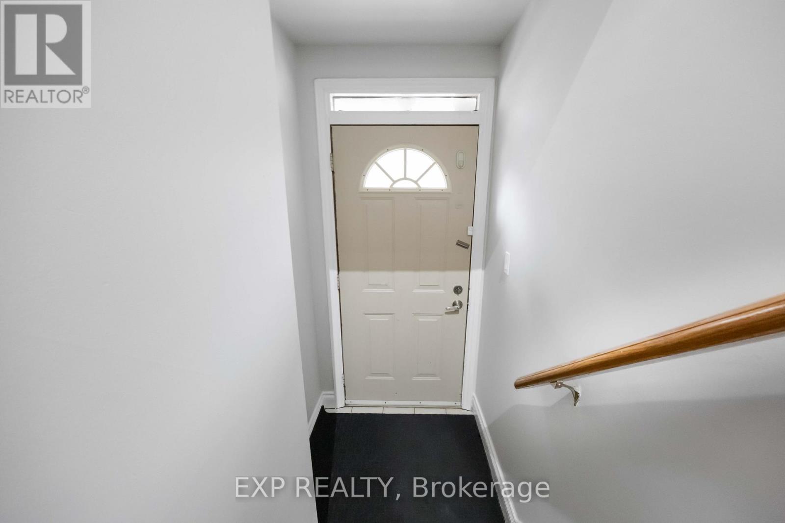 UPPER - 211 DOVERCOURT ROAD