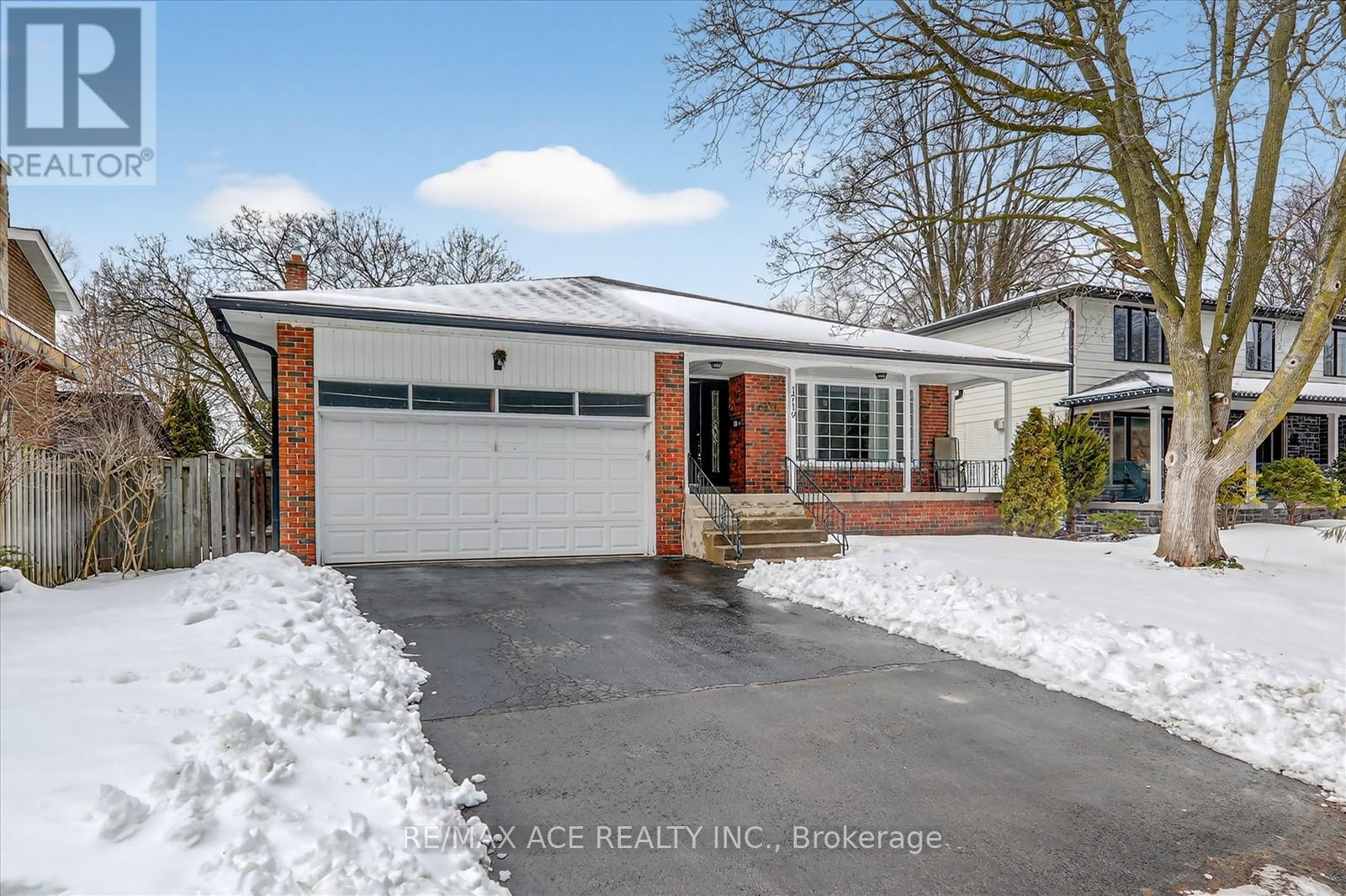 1719 VALENTINE GARDENS