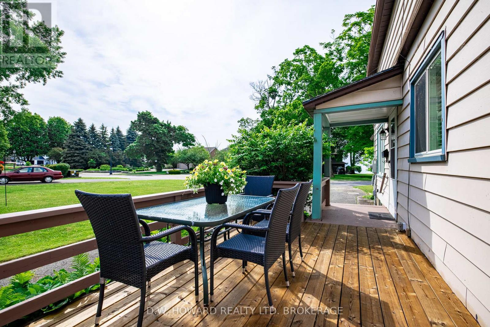 692 LAKESHORE ROAD