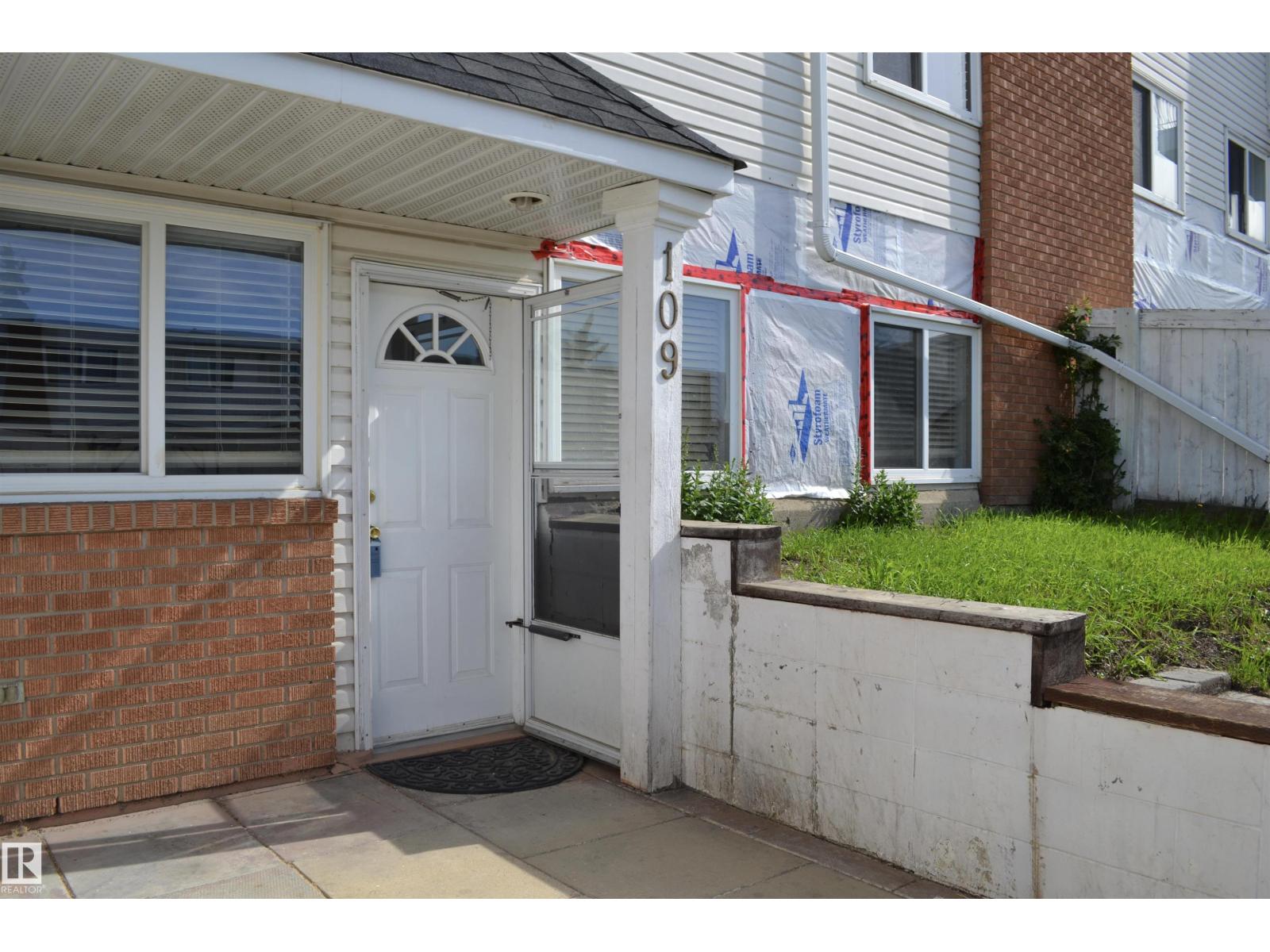 #109 14530 52 ST NW