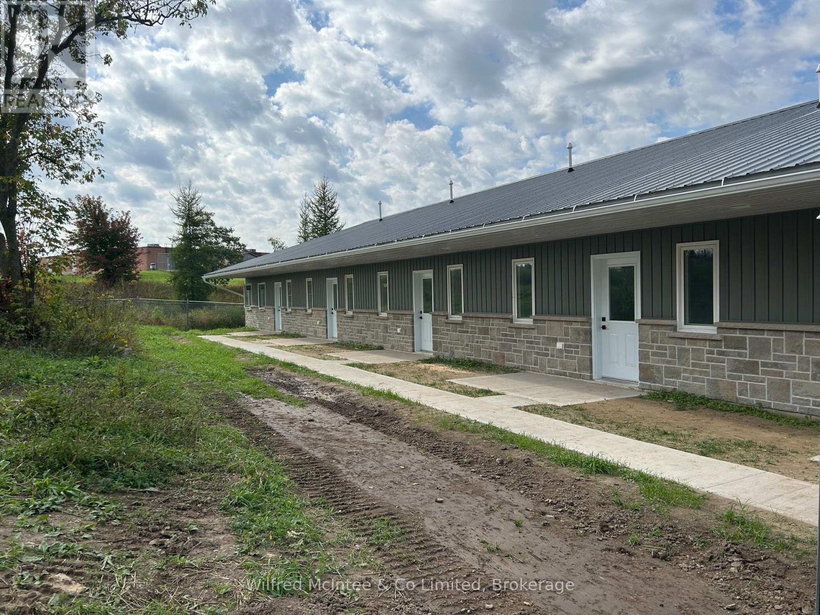 UNIT 1 - 187 BALAKLAVA STREET