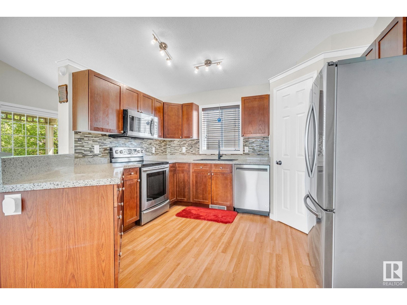 21223 92 AV NW