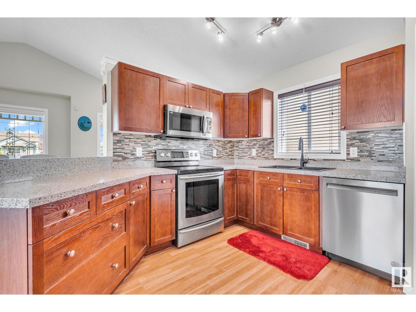 21223 92 AV NW