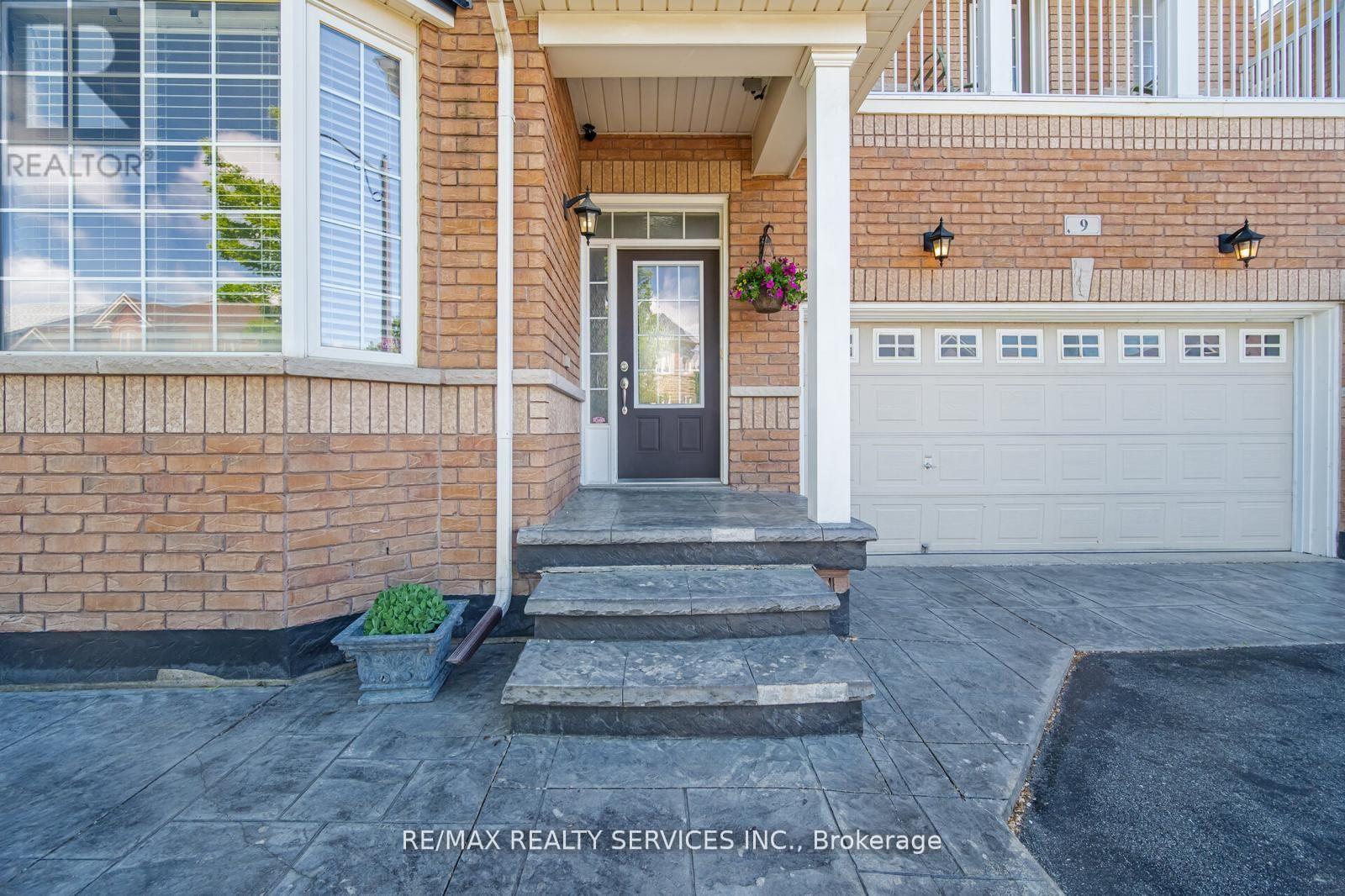 9 EATONVILLE STREET