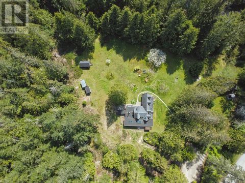 1546 LOCKYER ROAD Roberts Creek BC V0N2W1