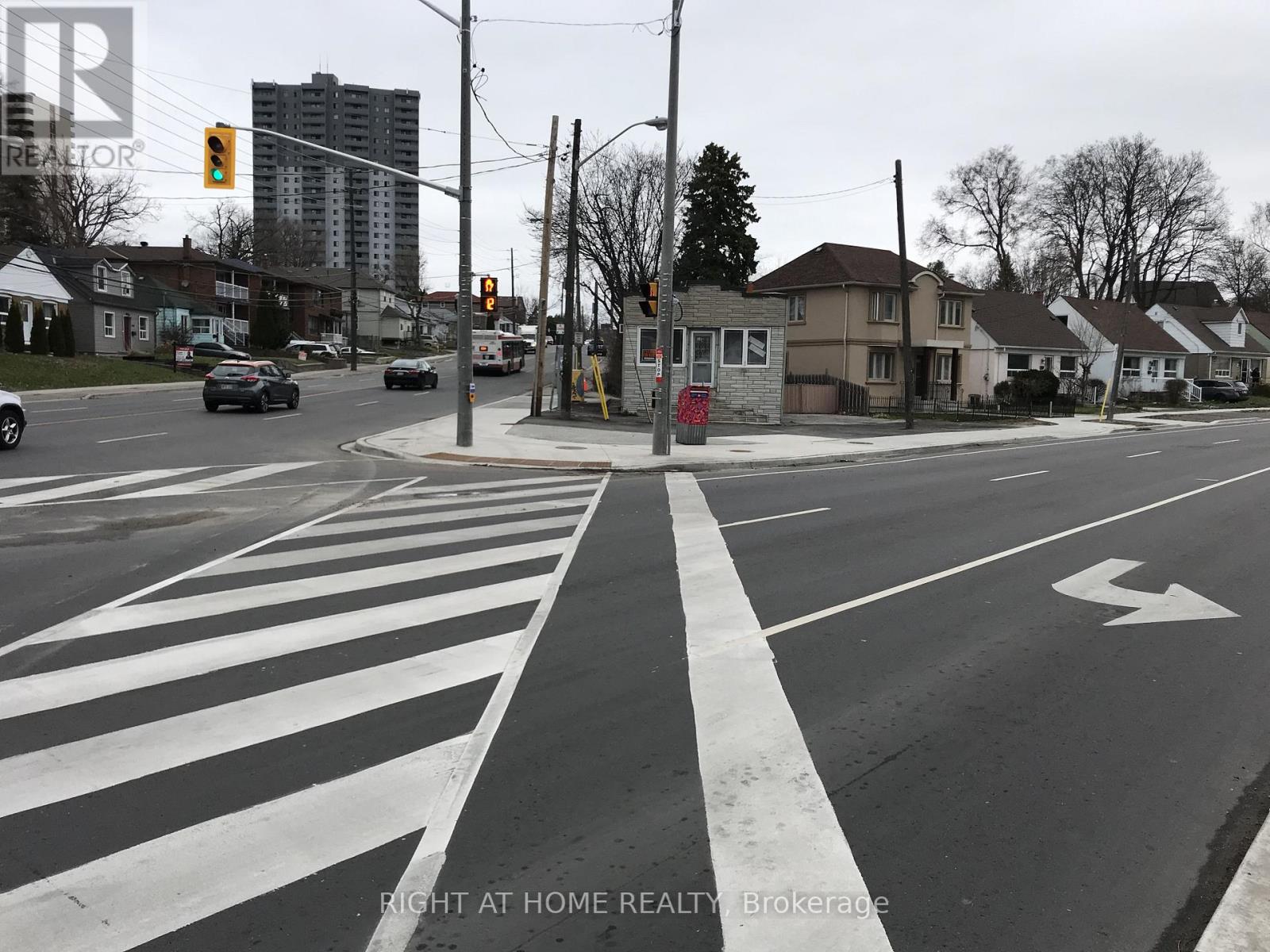 UNIT 2 - UNIT 2, 104 DANFORTH ROAD N