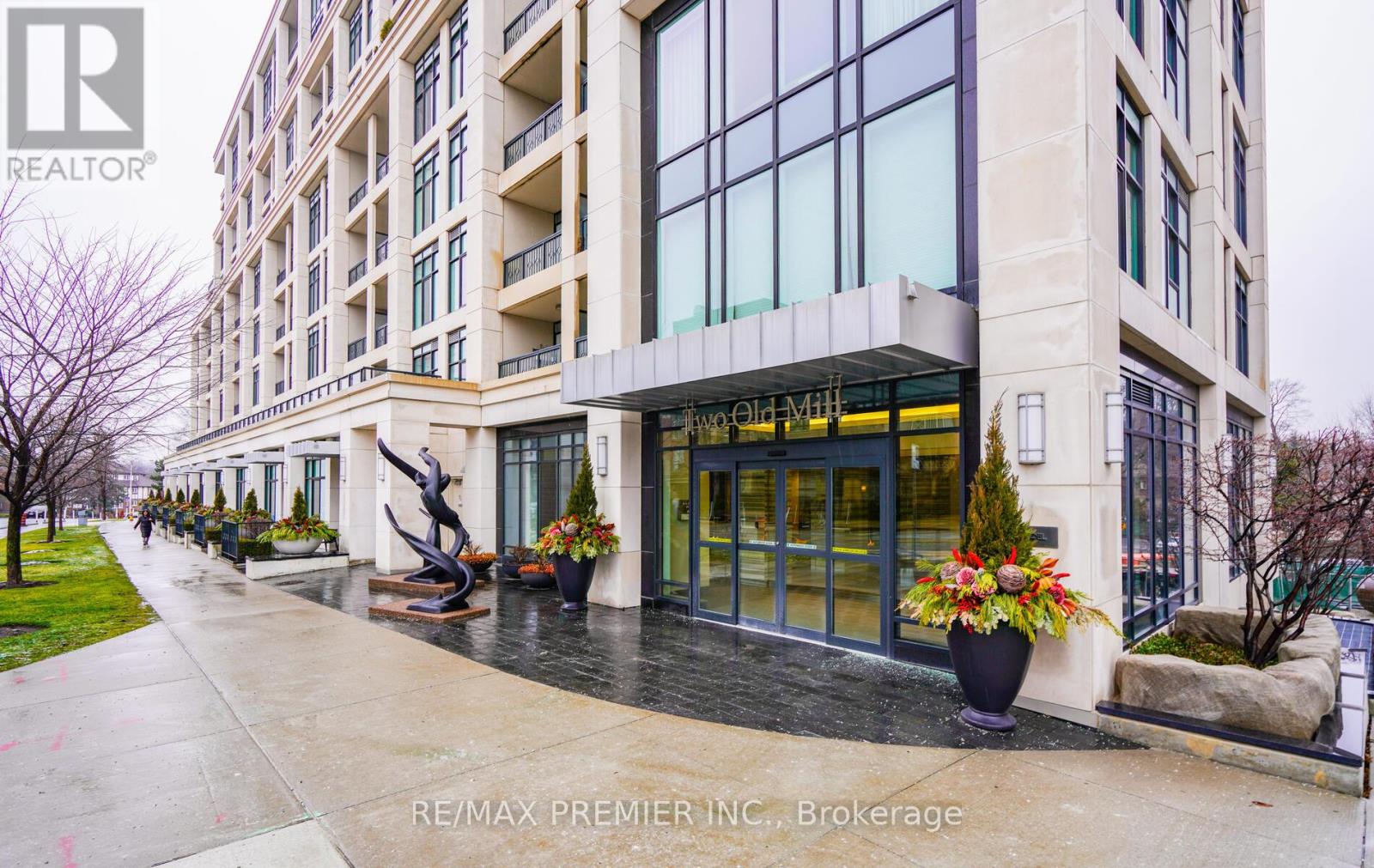 303 - 2 OLD MILL DRIVE