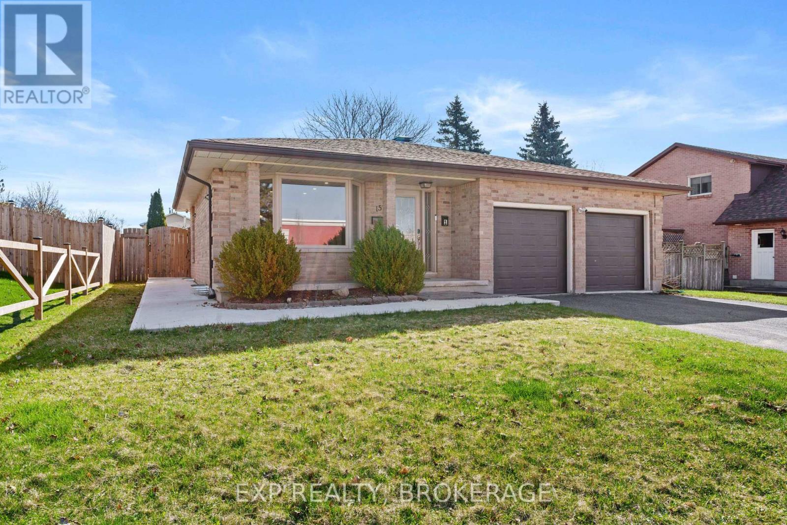 15 WINDFIELD CRESCENT