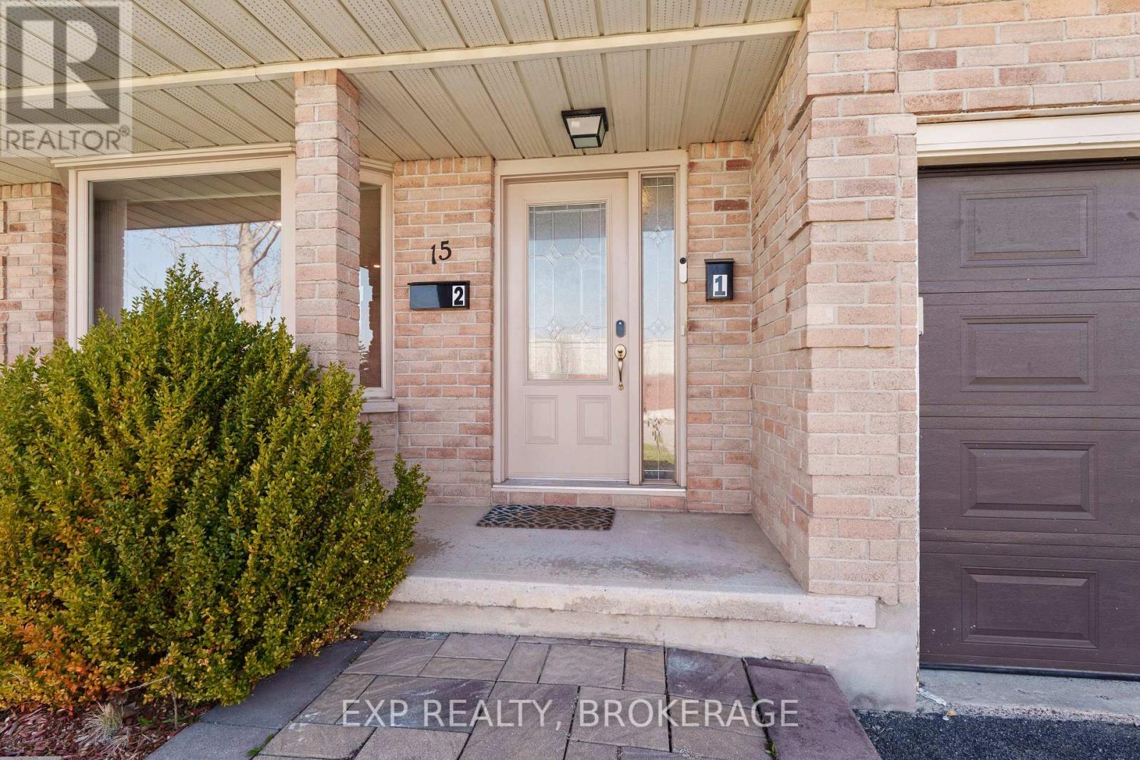 15 WINDFIELD CRESCENT