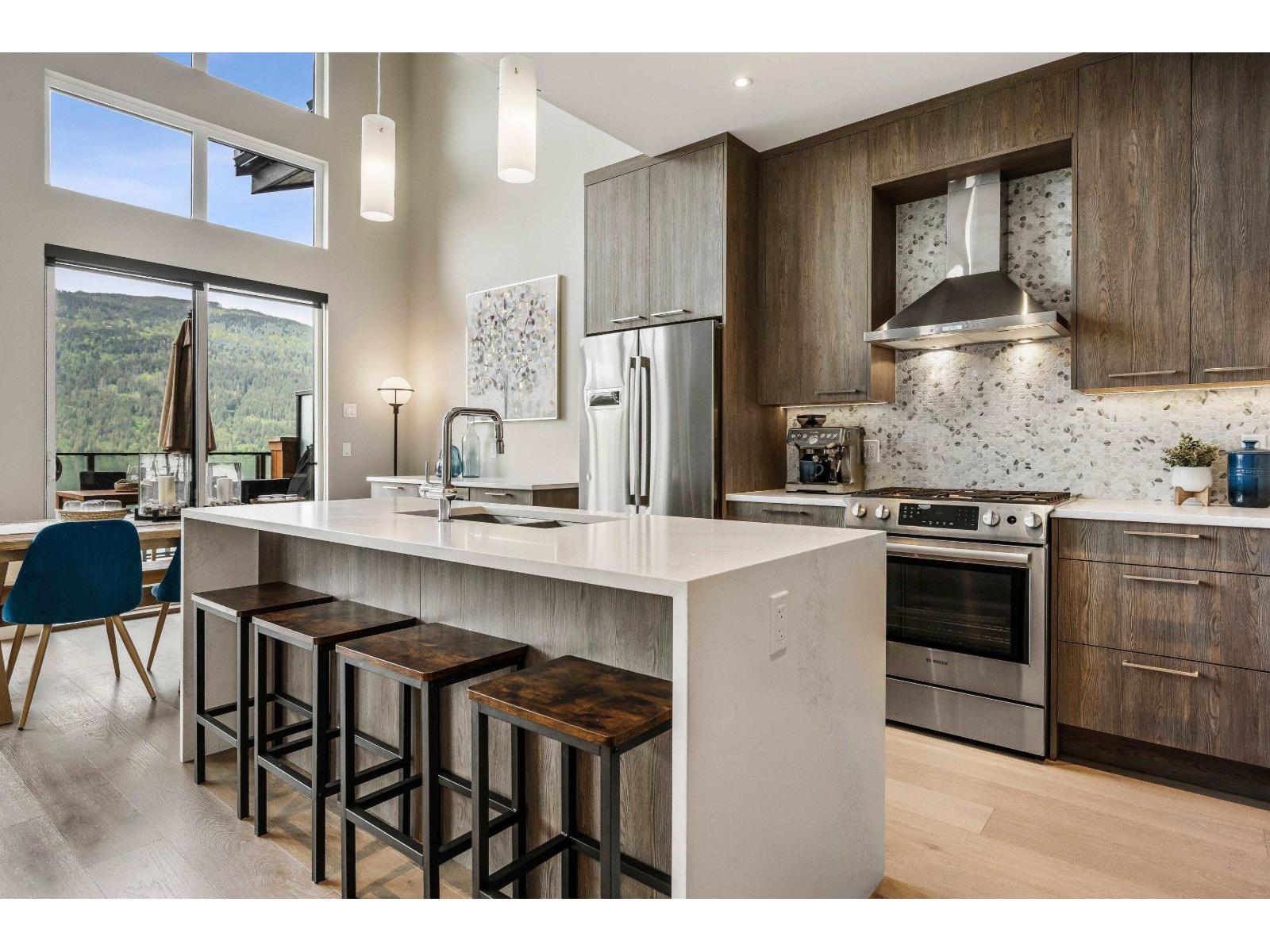 302 3175 COLUMBIA VALLEY ROAD|Cultus Lake North