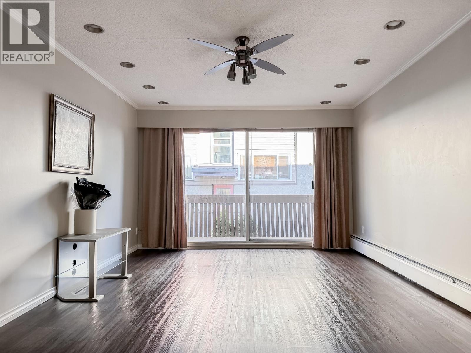 211 910 FIFTH AVENUE