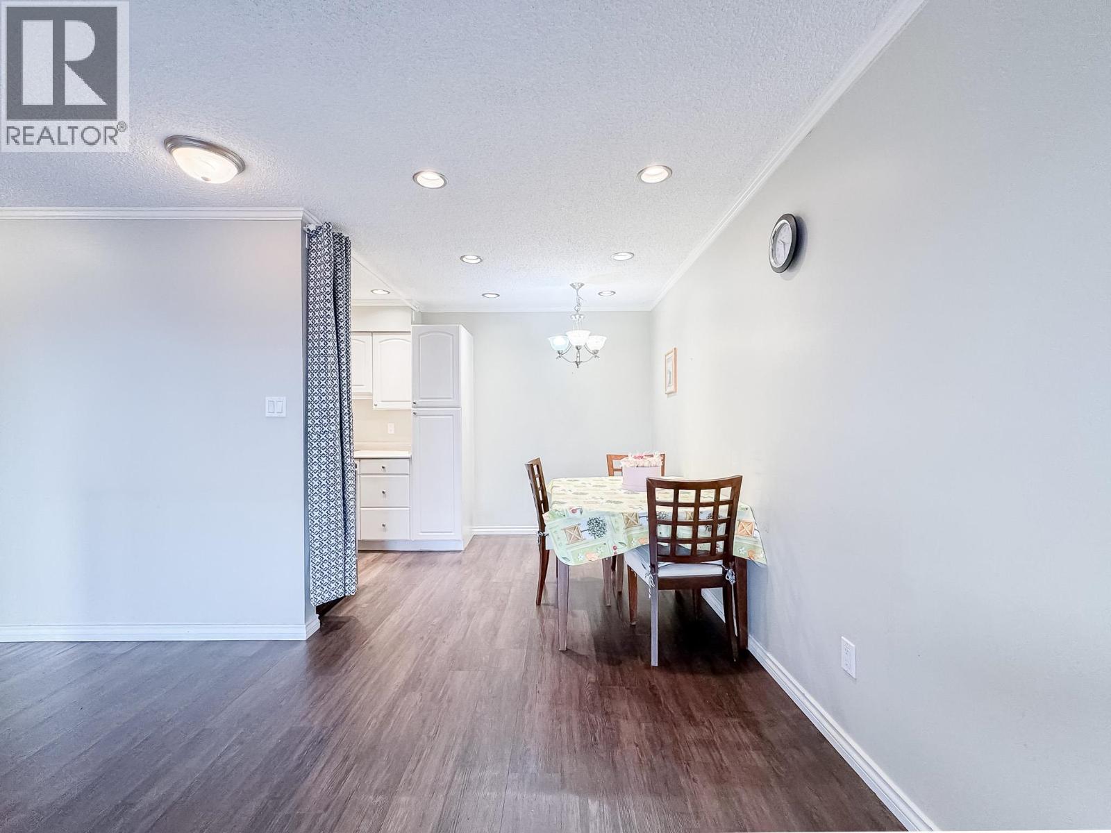 211 910 FIFTH AVENUE