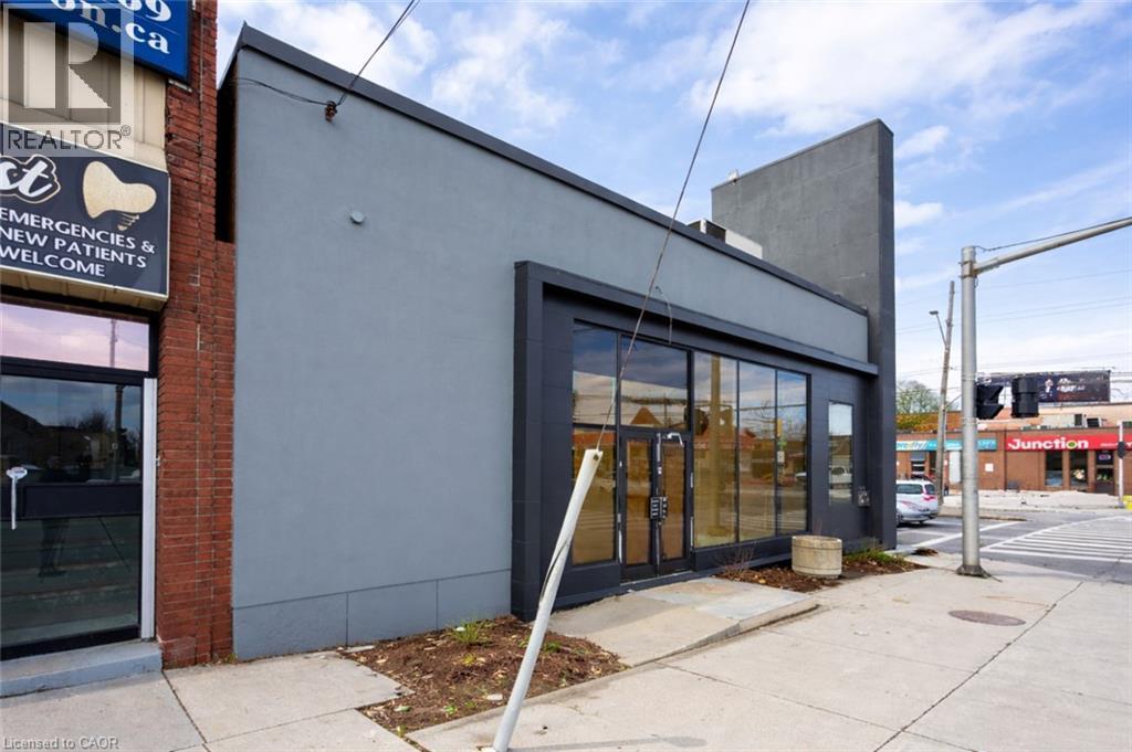 634 UPPER JAMES Street