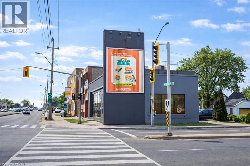 634 UPPER JAMES Street