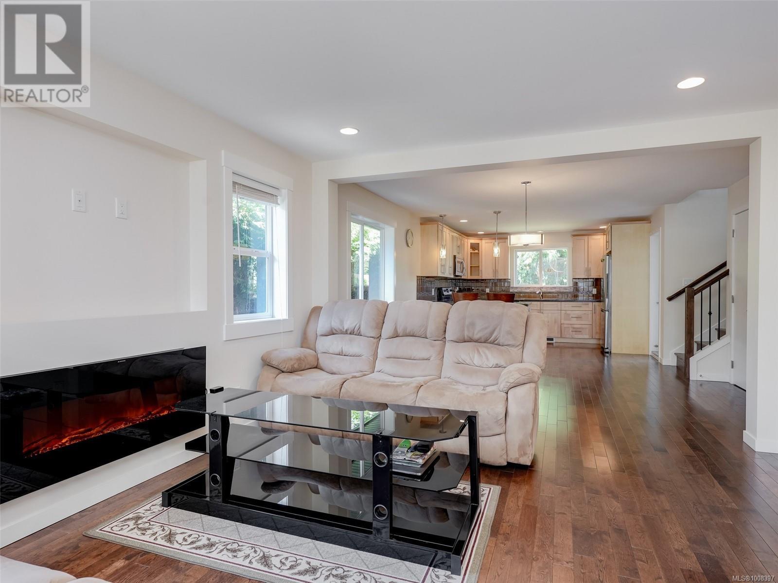 1026 Tillicum Rd