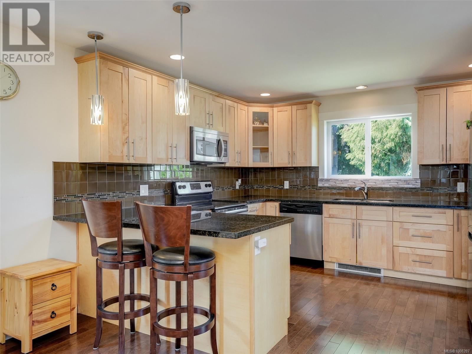 1026 Tillicum Rd
