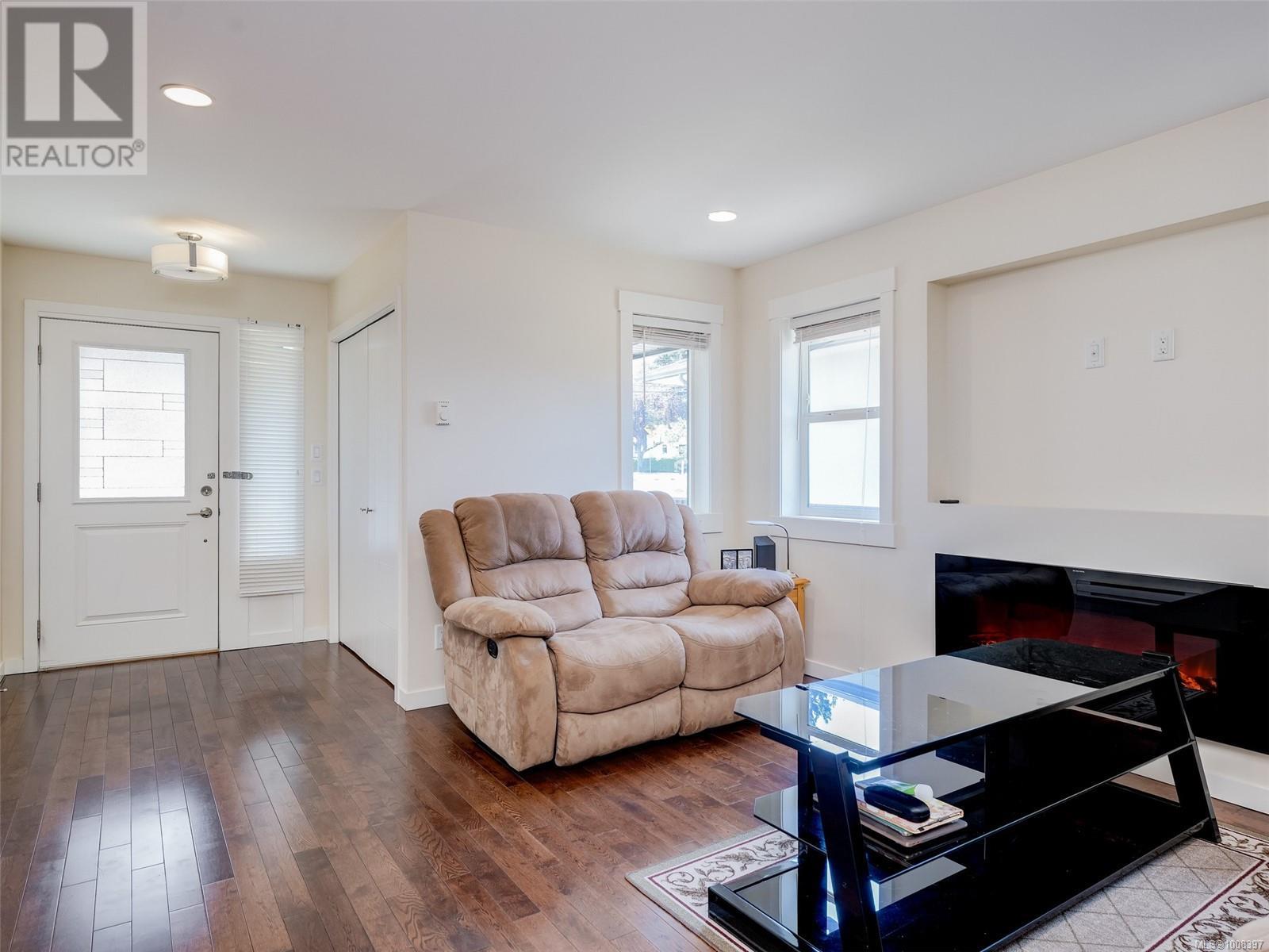 1026 Tillicum Rd