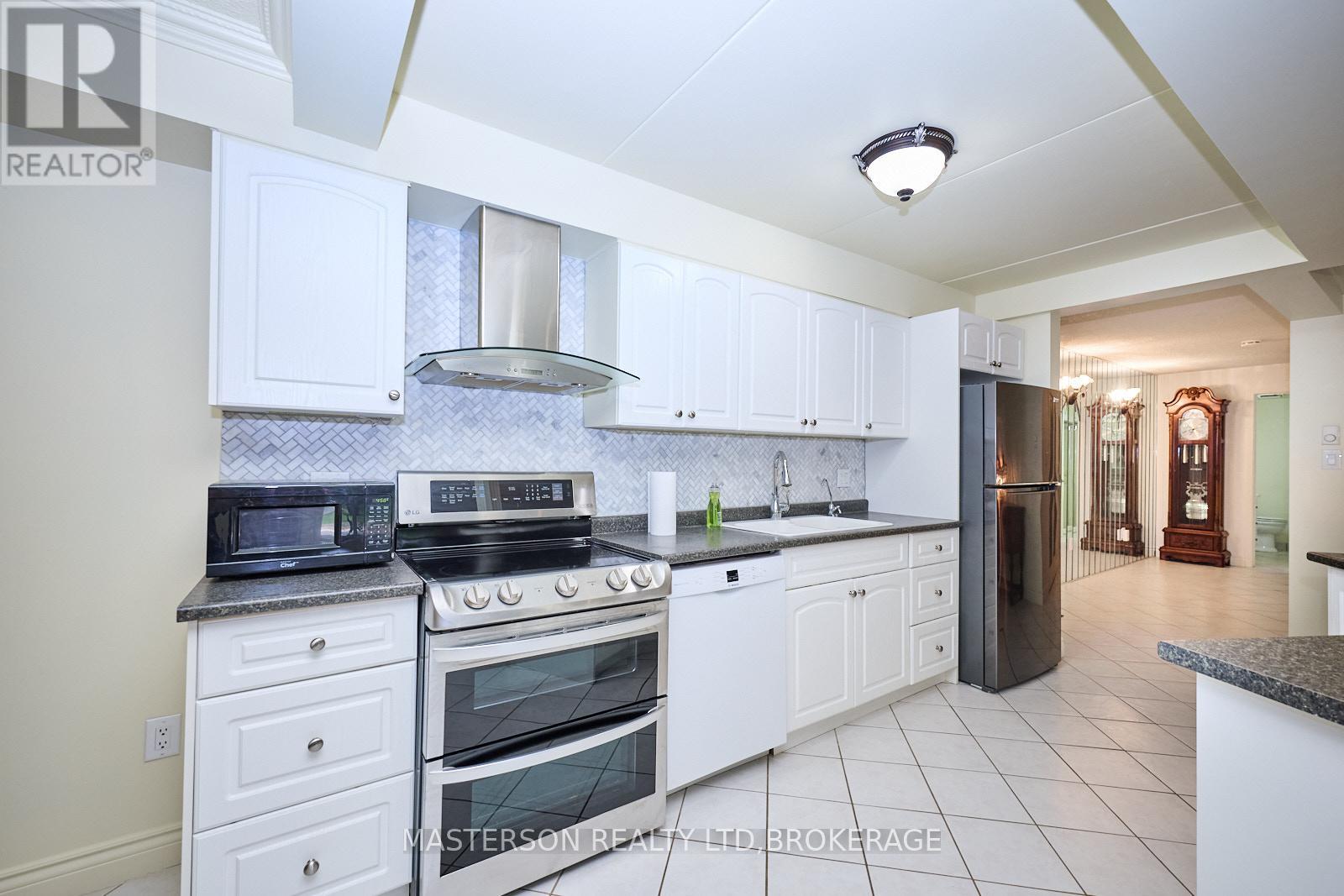 121 - 4658 DRUMMOND ROAD S