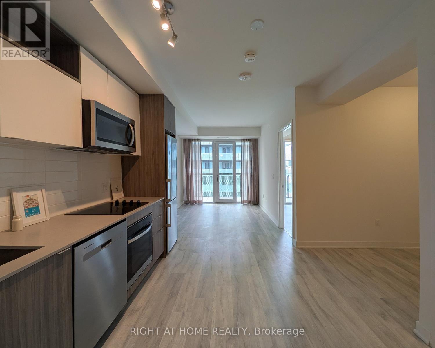 Photo 1 of 15 — 2715 - 70 PRINCESS STREET Unit 2715, Toronto (Moss Park), ON M5A0X6