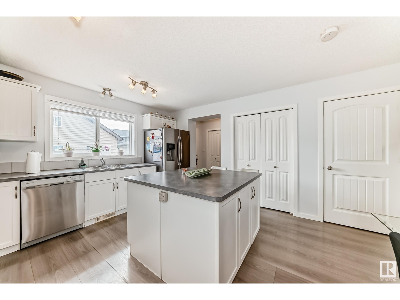 3120 ARTHURS CR SW