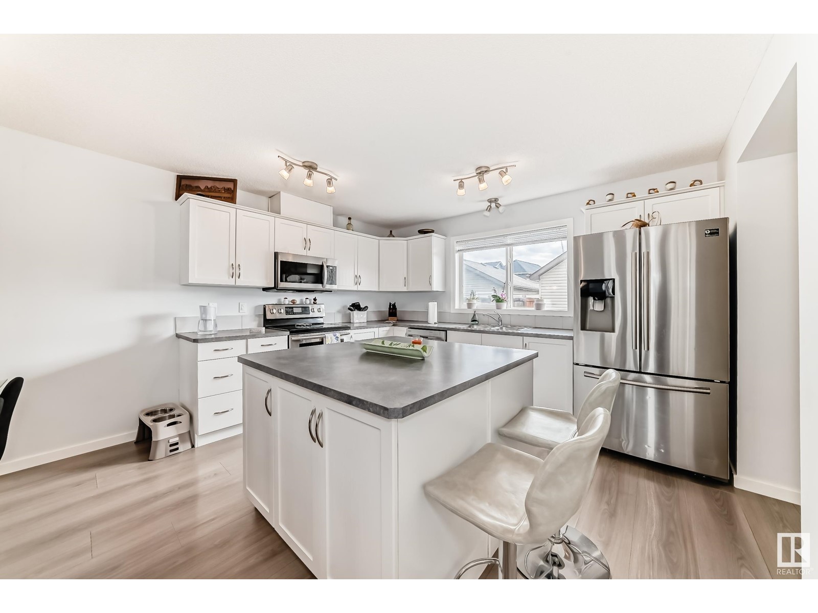 3120 ARTHURS CR SW