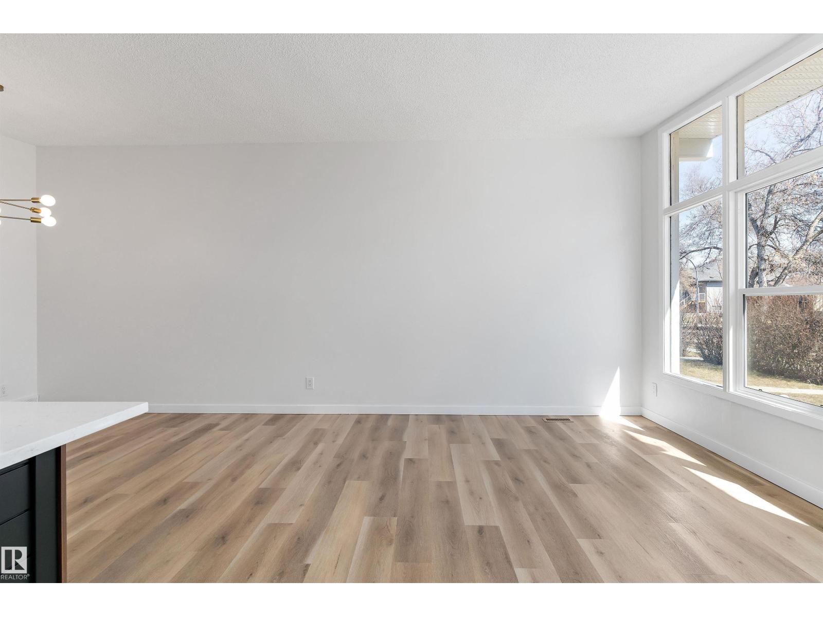 13046 101 ST NW