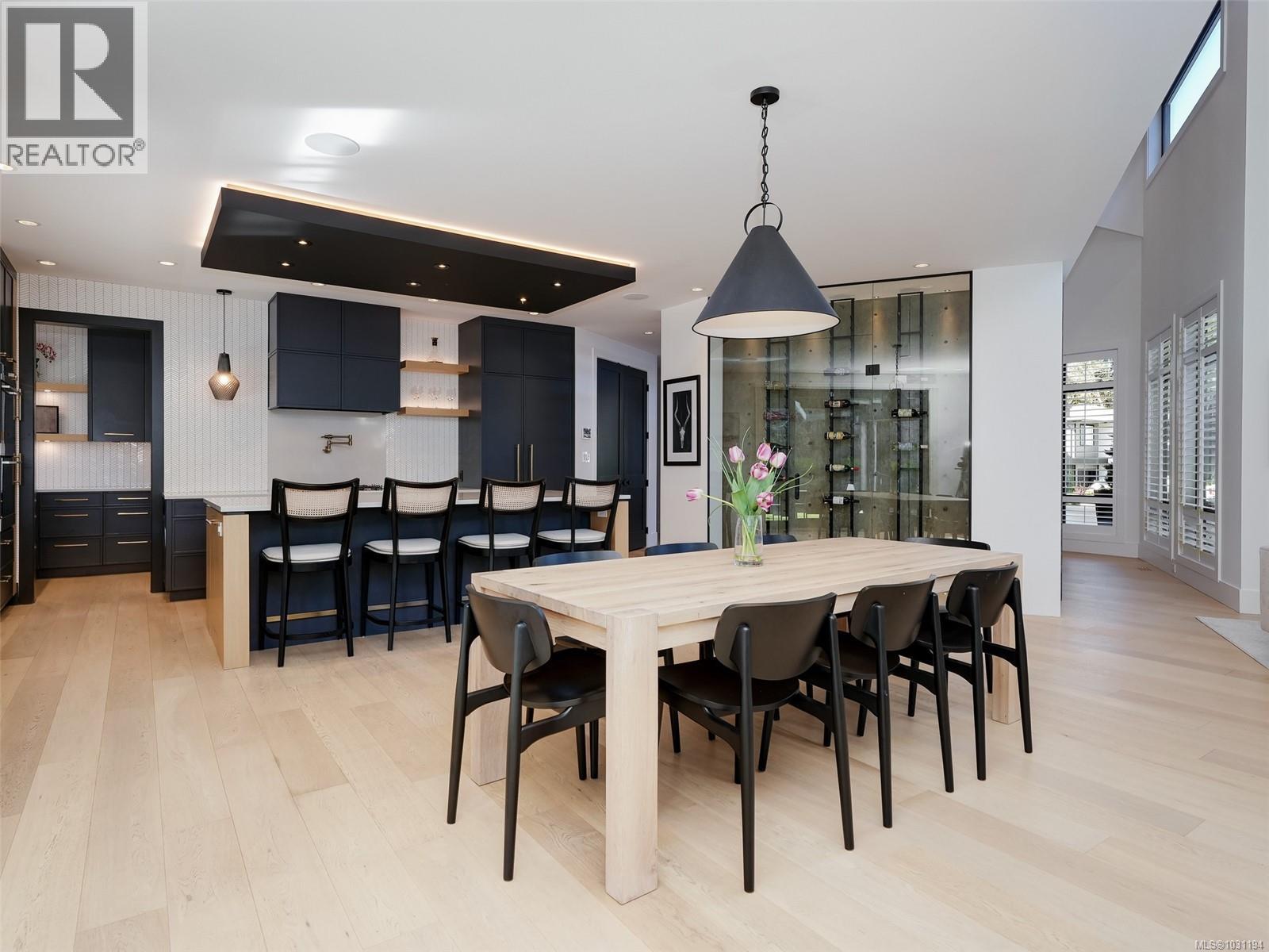 2220 Riviera Pl