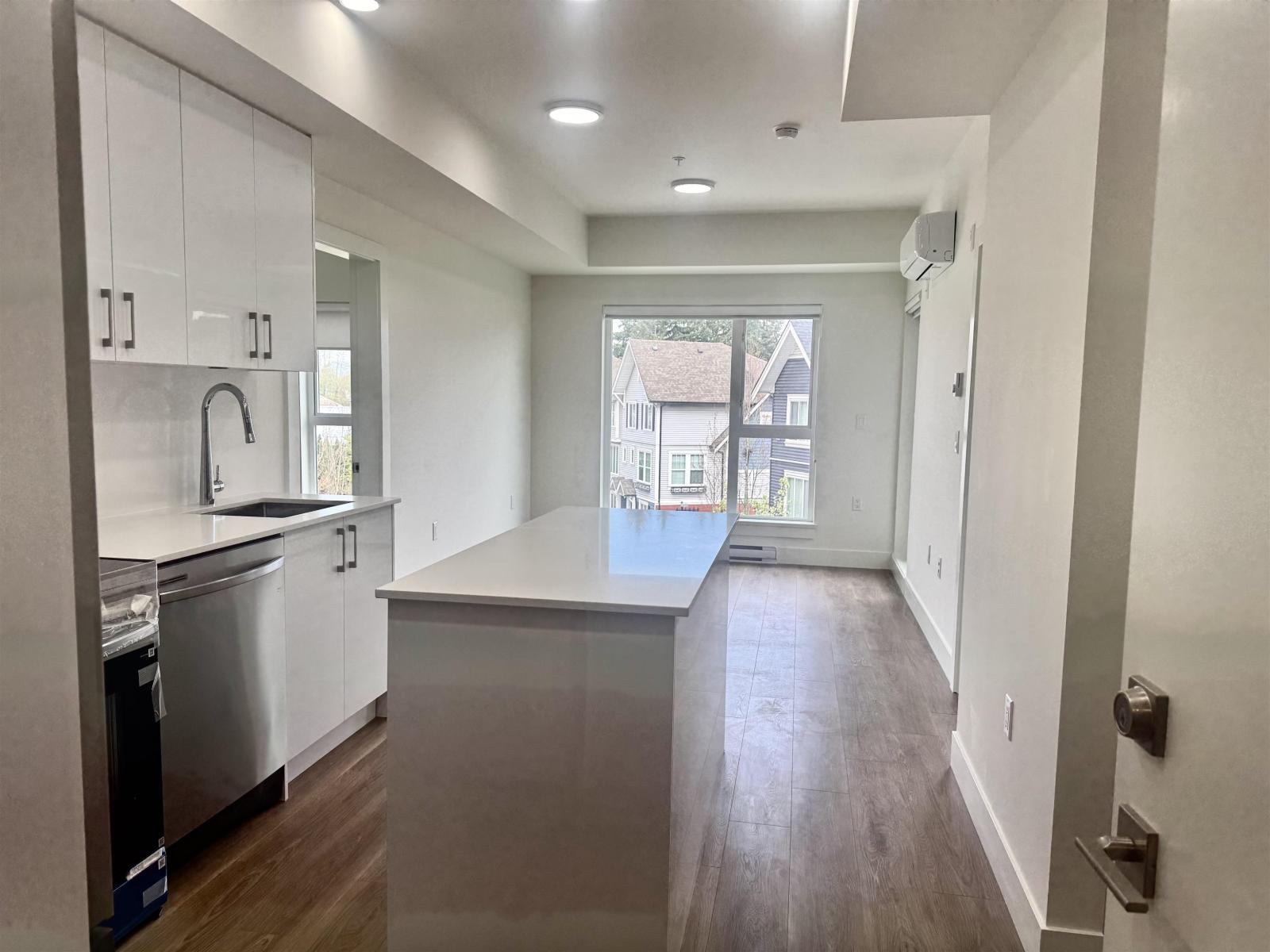 303 15739 FRASER HIGHWAY
