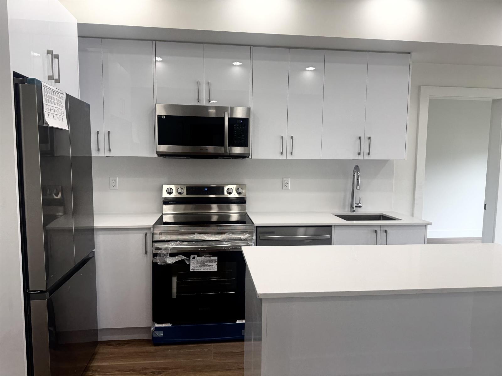 303 15739 FRASER HIGHWAY