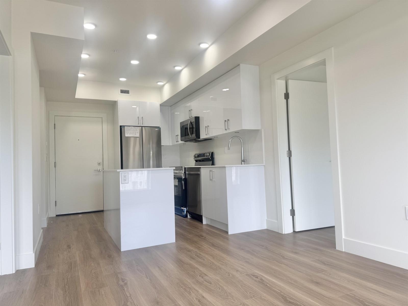 303 15739 FRASER HIGHWAY