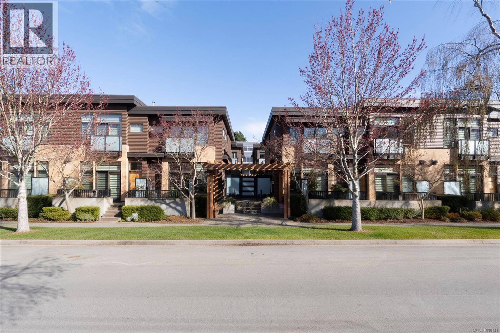 10 1020 Richardson St