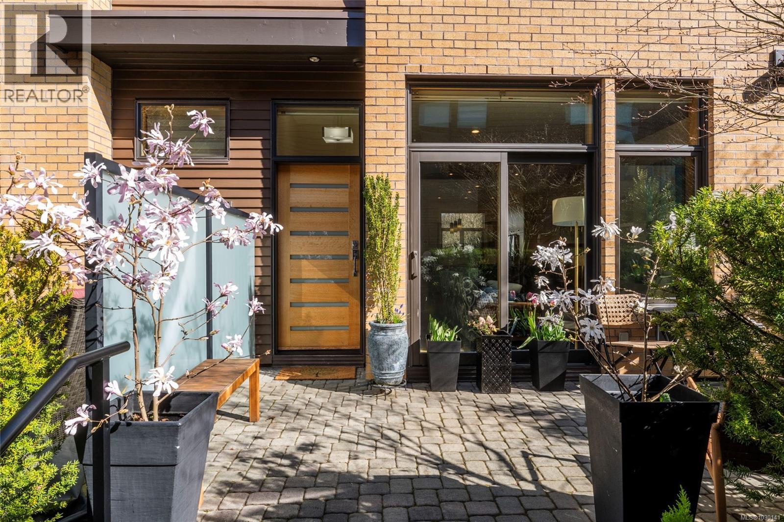 10 1020 Richardson St