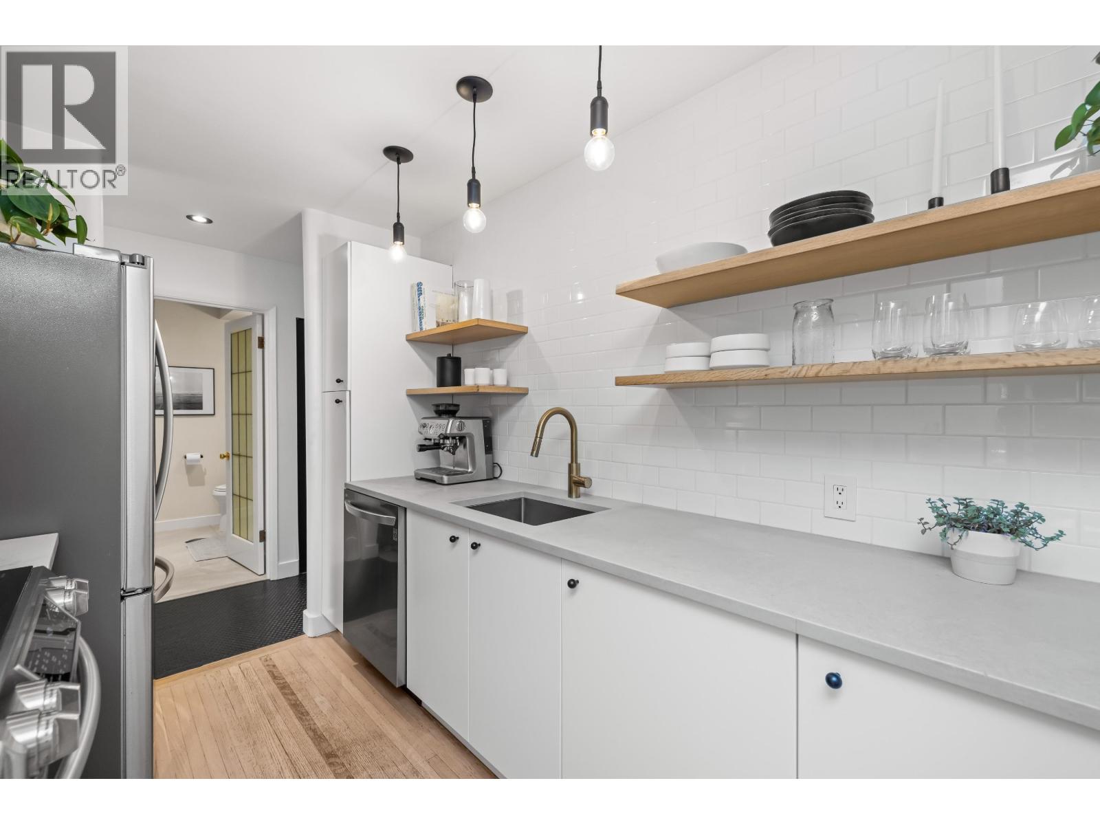 207 1424 WALNUT STREET